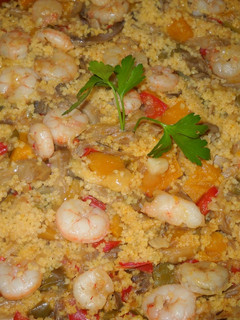 Una foto de Mijo con gambas y setas