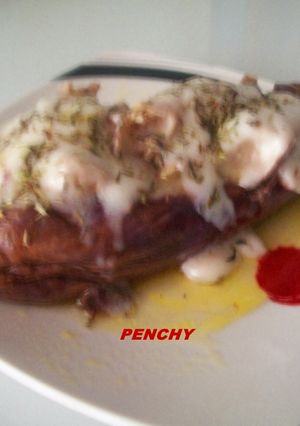 Una foto de Berenjenas rellenas de queso y filetes de caballa gratinadas