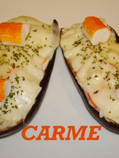 Una foto de Berenjenas rellenas de arroz y palitos de mar