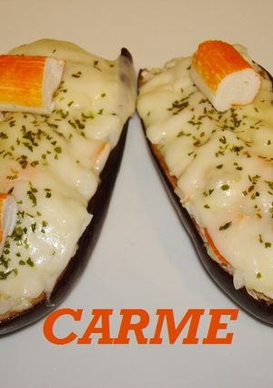 Una foto de Berenjenas rellenas de arroz y palitos de mar