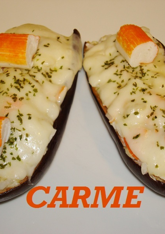 Una foto de Berenjenas rellenas de arroz y palitos de mar
