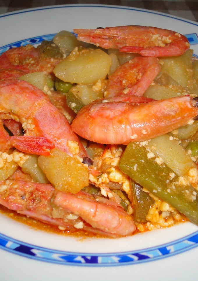 Una foto de Guiso de gambas con patatas