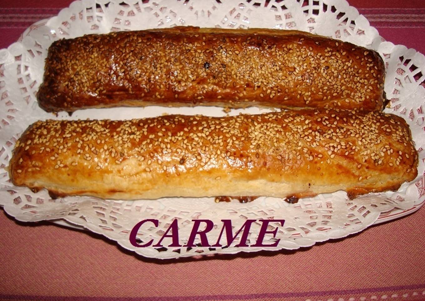 Flauta de hojaldre rellena de pollo y queso<br />