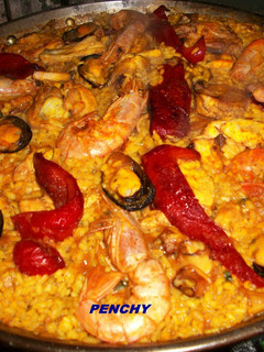 Una foto de Paella mixta a la leña
