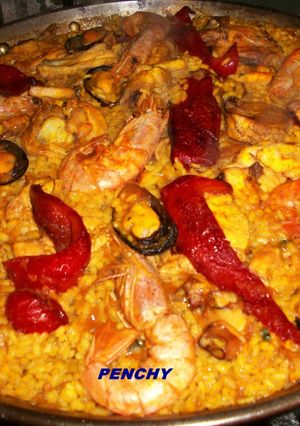 Una foto de Paella mixta a la leña