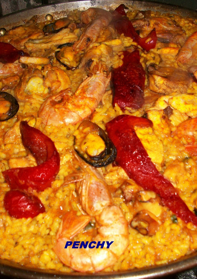 Una foto de Paella mixta a la leña