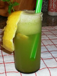 Una foto de Limonada de jengibre y menta