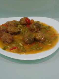 Una foto de Albóndigas a la jardinera