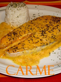 Una foto de Salmón fresco con salsa de langostinos