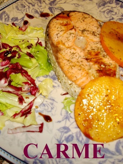 Una foto de Salmón y caqui persimon en papillotte