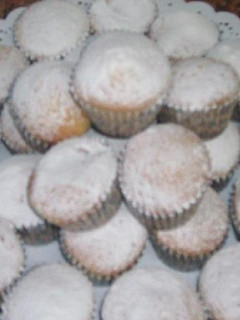 Una foto de Magdalenas rellenas con dulce de leche
