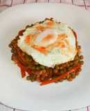 Arvejas salteadas con huevo