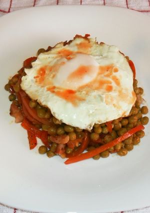Una foto de Arvejas salteadas con huevo