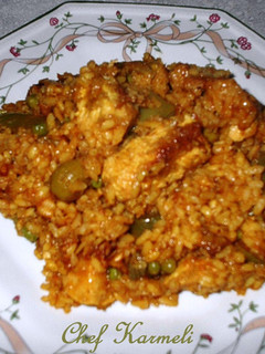 Una foto de Arroz con pechuga de pollo azafranado en paella (ecológico)