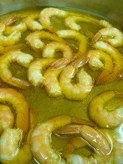 Una foto de Confitar langostinos