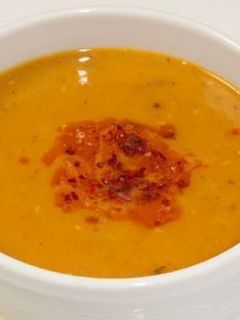 Una foto de Sopa de lentejas roja