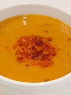 Una foto de Sopa de lentejas roja