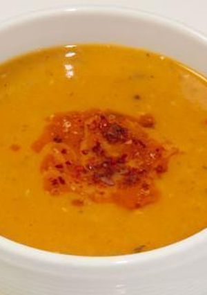 Una foto de Sopa de lentejas roja