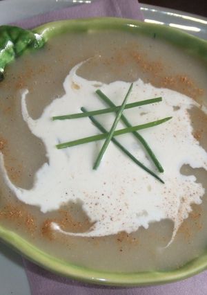Una foto de Sopa almendrada de coliflor