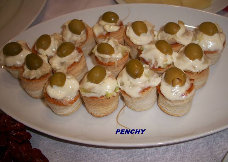 Volovanes rellenos de marisco con ali oli