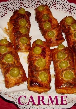 Una foto de Hojaldres de sobrasada y aceitunas