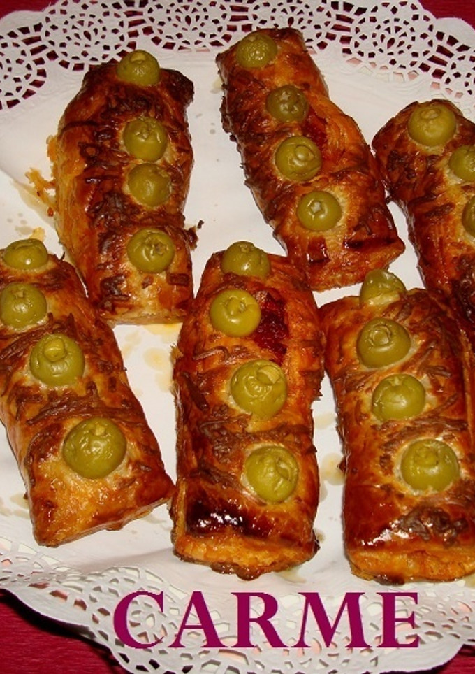 Una foto de Hojaldres de sobrasada y aceitunas
