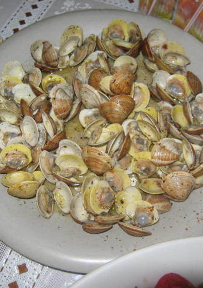 Una foto de Almejas en salsa de coñac