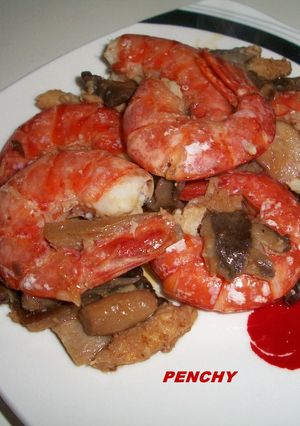Una foto de Gambas con bacalao y setas al cava