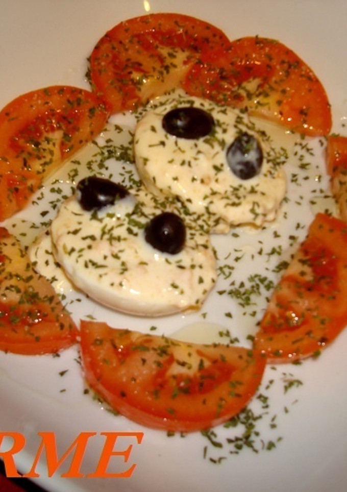 Una foto de Huevos rellenos con queso de cabra
