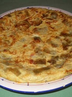 Una foto de Tortilla de calabacín, judías verdes y jamón