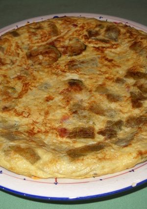 Una foto de Tortilla de calabacín, judías verdes y jamón