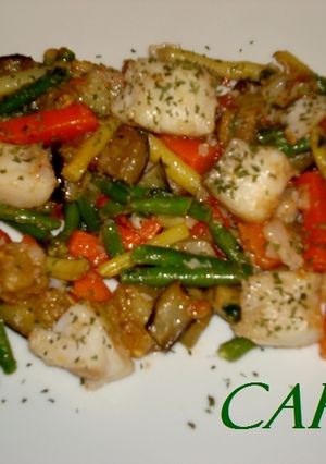 Una foto de Bacalao salteado con verduras