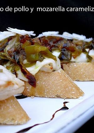 Una foto de Pintxo de pollo y mozarella caramelizado