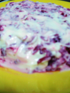 Una foto de Ensalada de remolacha con salmón