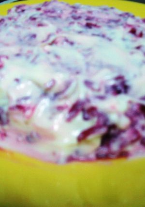 Una foto de Ensalada de remolacha con salmón