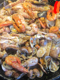 Una foto de Zarzuela de marisco a la marinera