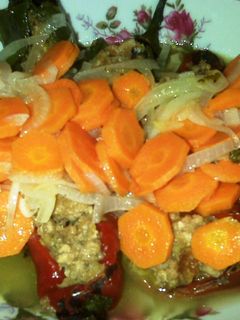 Una foto de Chiles jalapeños rellenos en escabeche