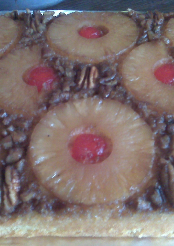 Una foto de Pastel volteado de piña con nueces