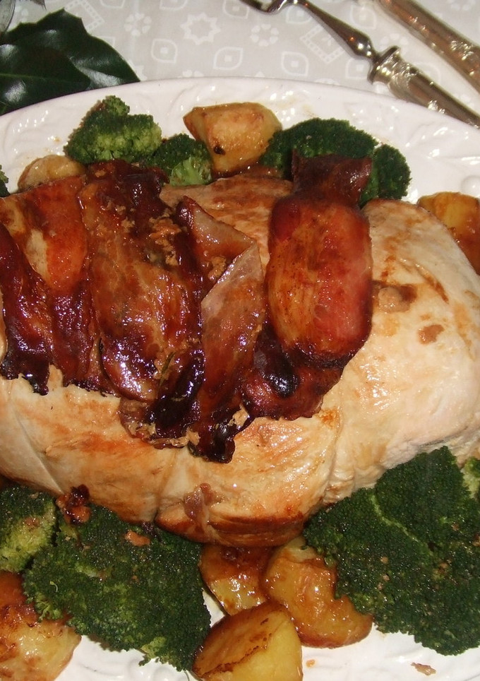 Una foto de Pechuga de pavo rellena para navidad
