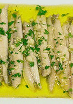 Una foto de Boquerones frescos aliñados con zumo de cítricos