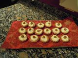 Tartaletas rellenas de ensalada de salmón