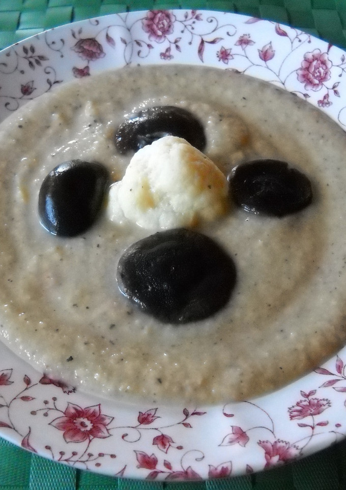 Una foto de Sopa crema de coliflor con setas sii-take