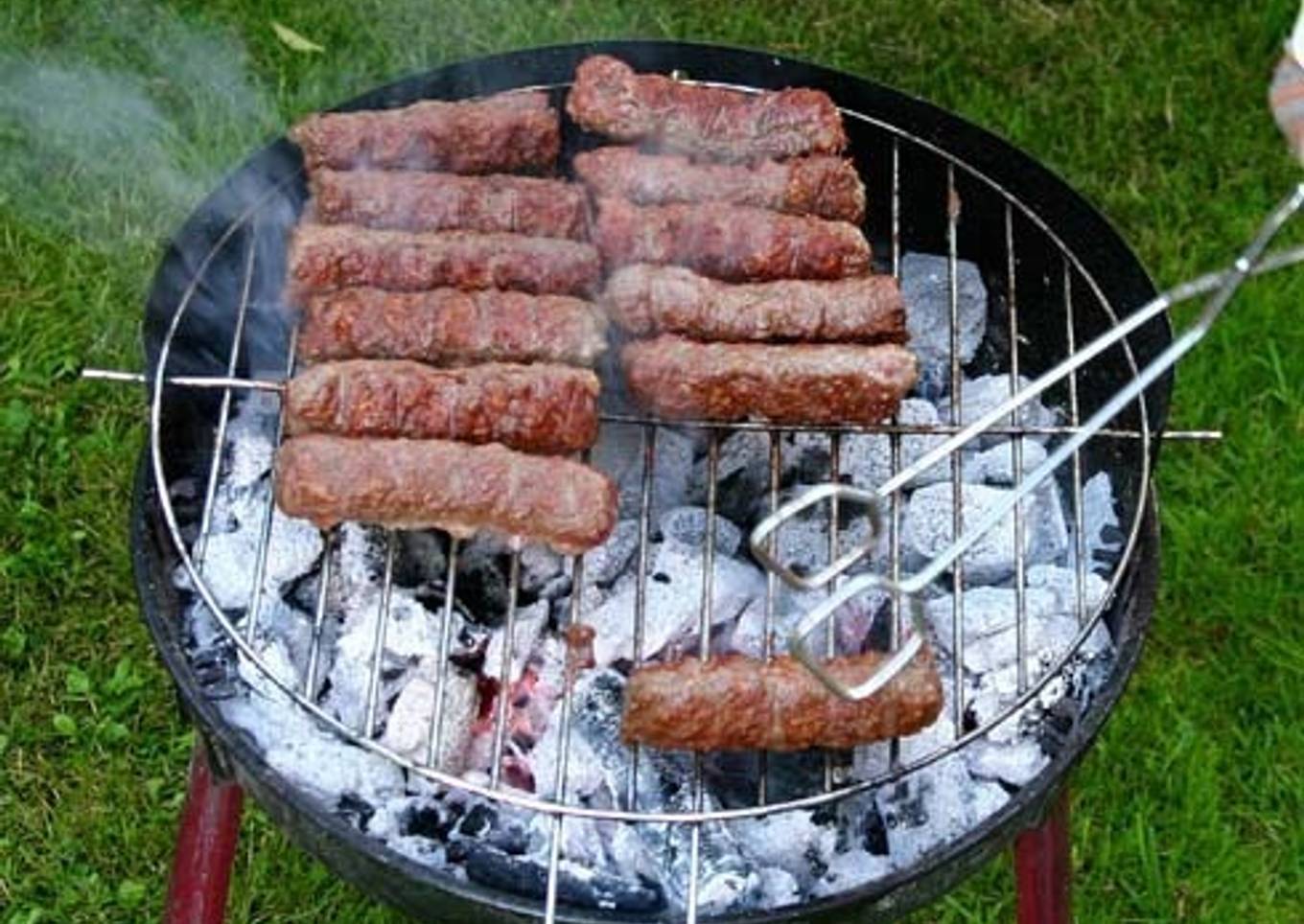 Mititei (rollos de carne picada y asada)