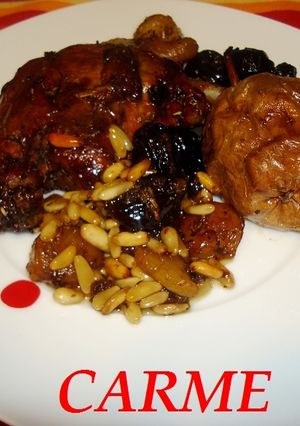 Una foto de Pato confitado con frutos secos y peras