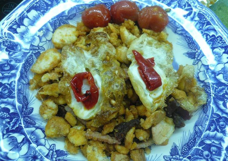 Migas con huevos  y tomates cherry
