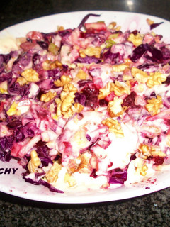 Una foto de Ensalada morada con nueces