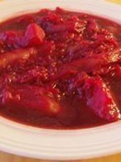 Una foto de Sopa roja de remolacha ucraniana