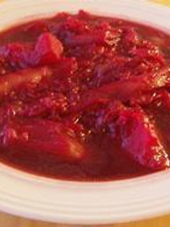 Una foto de Sopa roja de remolacha ucraniana