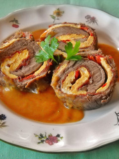 Una foto de Ternera rellena en salsa