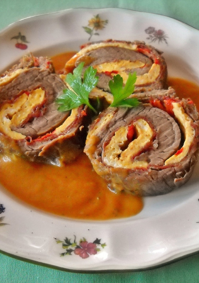Una foto de Ternera rellena en salsa